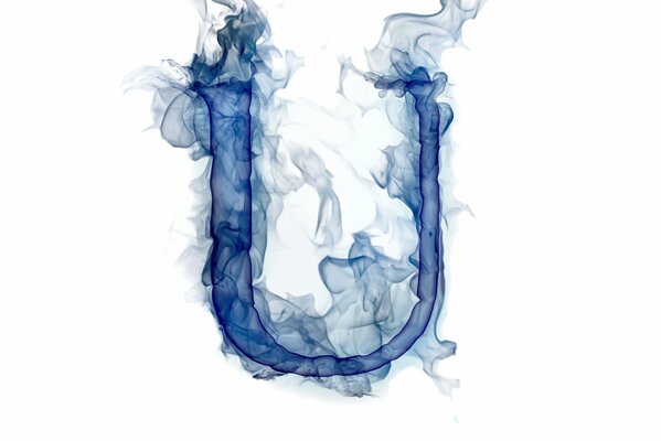 Litera U dans une brume aquarelle bleuâtre