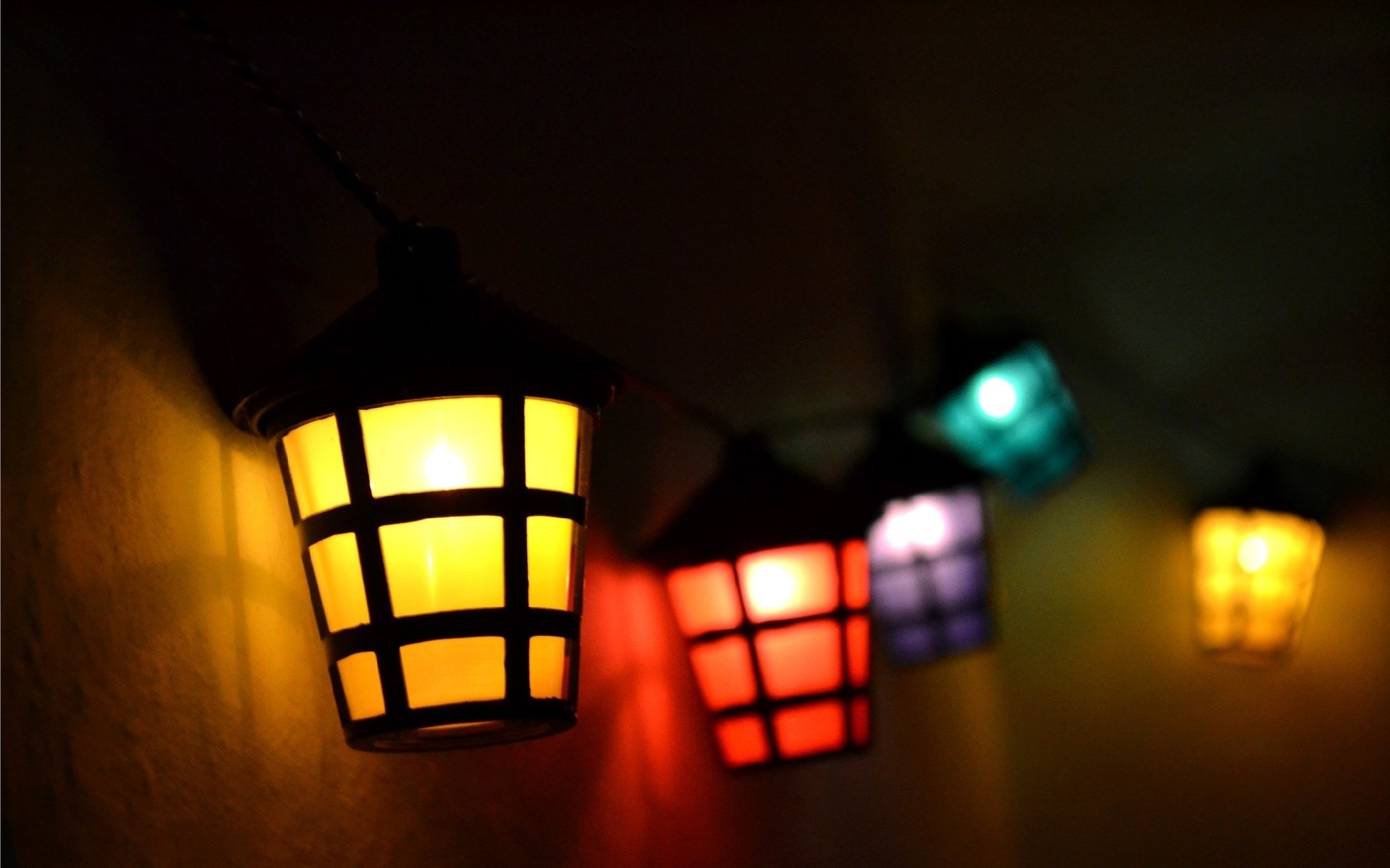lanterne lampade colori giallo rosso viola blu