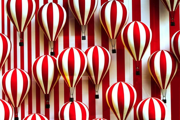 Streifen-Luftballons rot-weiß
