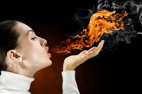 Fille exhale la flamme de sa bouche