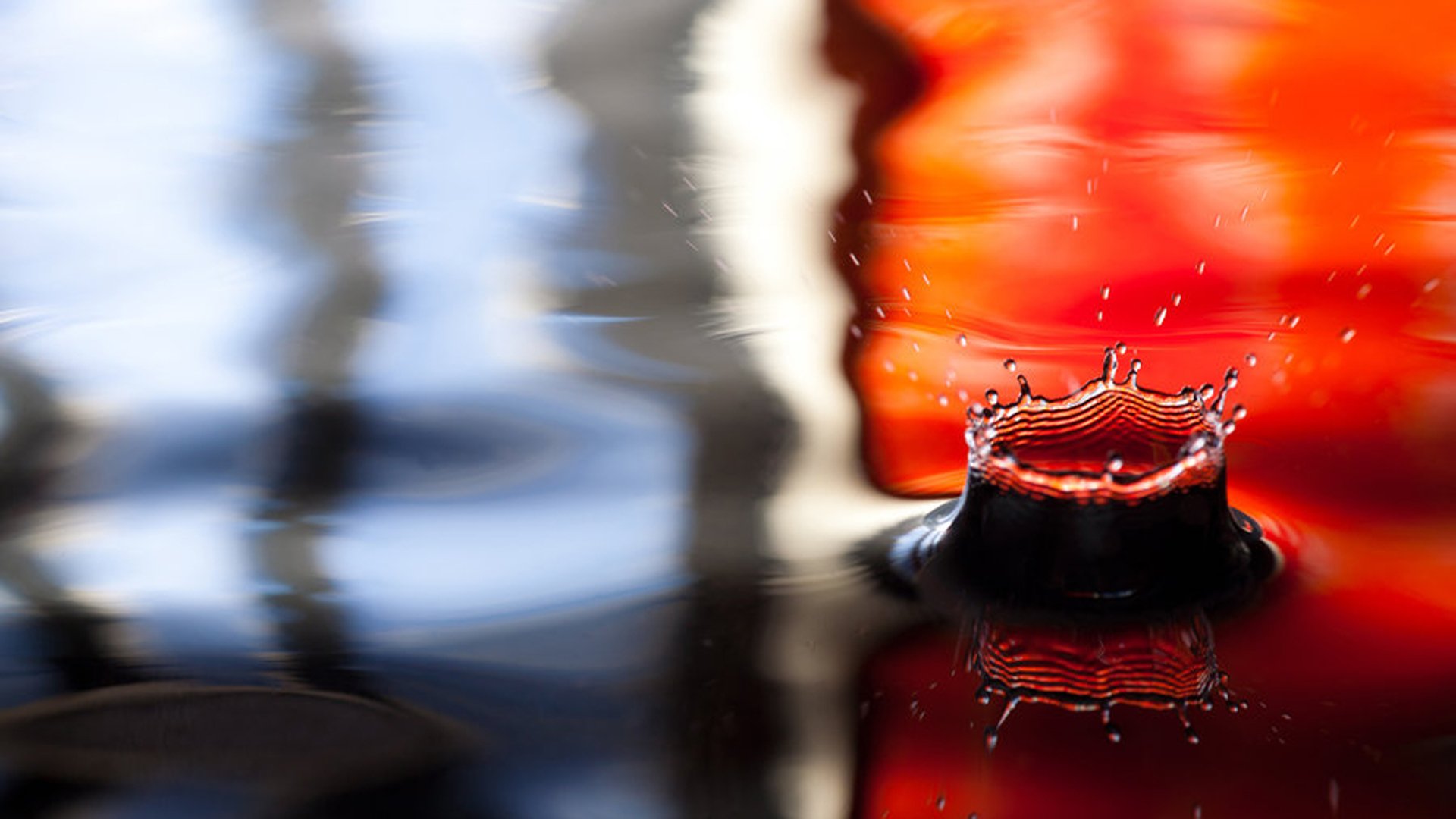 tropfen wasser blau rot abstraktion