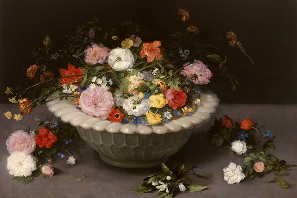 Bodegón de flores en un jarrón en el fondo