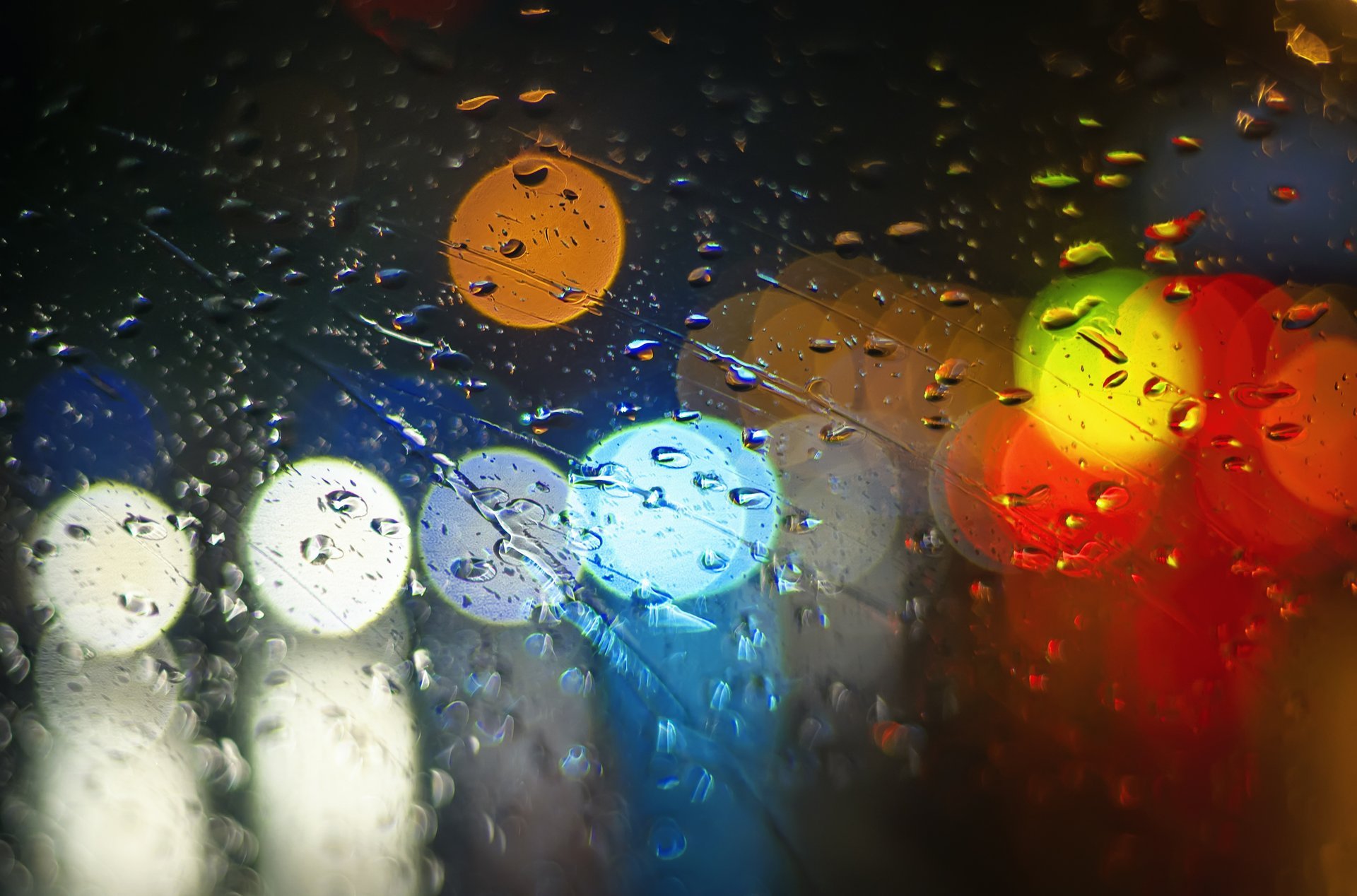 glas tropfen regen lichter mehrfarbig bokeh licht