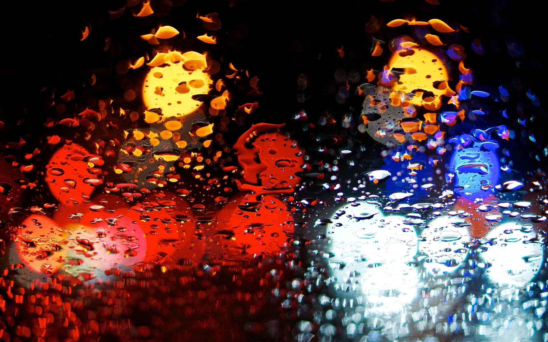 macro bokeh pluie gouttes eau lumières rouge bleu macro arrière-plan papier peint écran large plein écran écran large