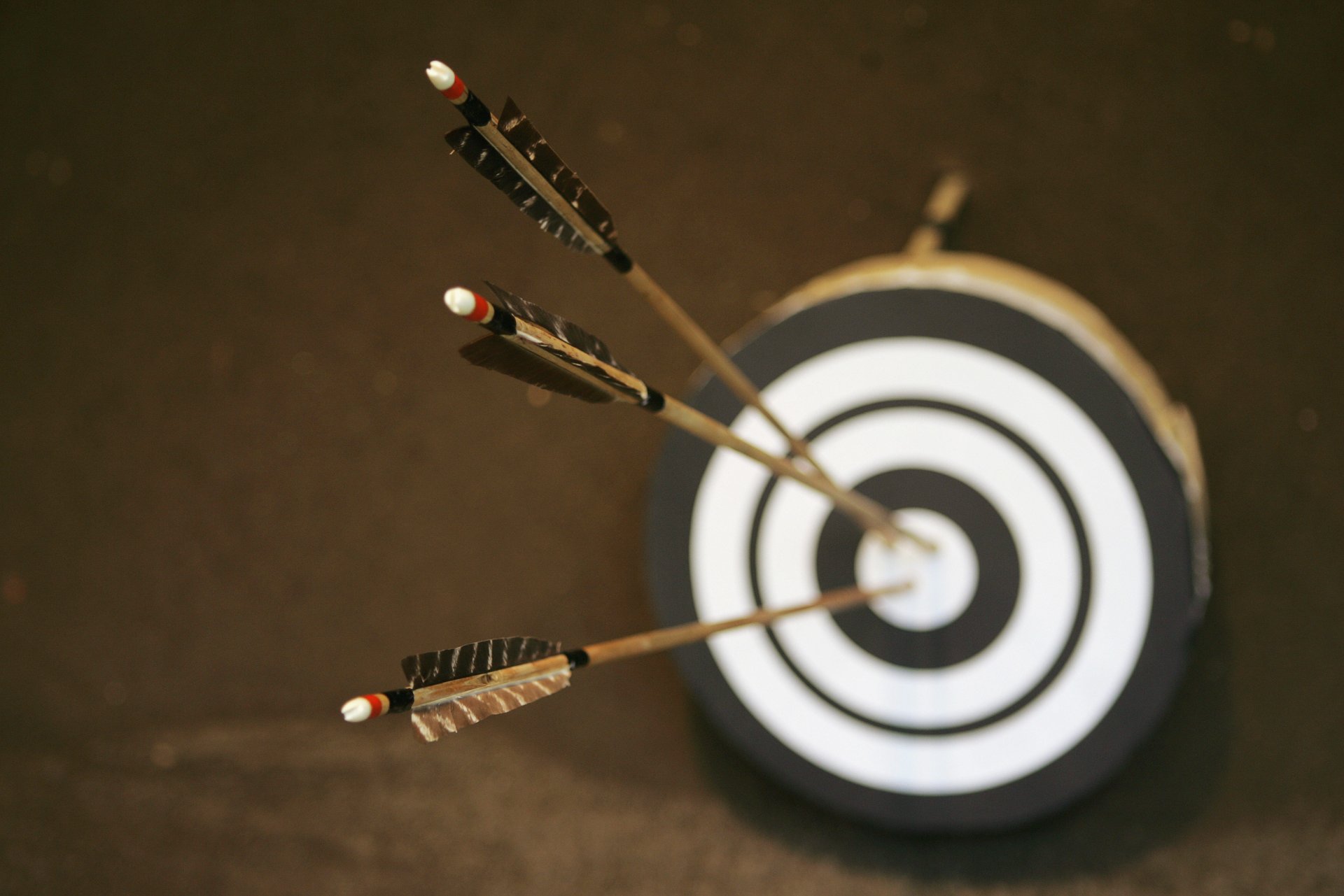 three boom center target bullseye blur bokeh