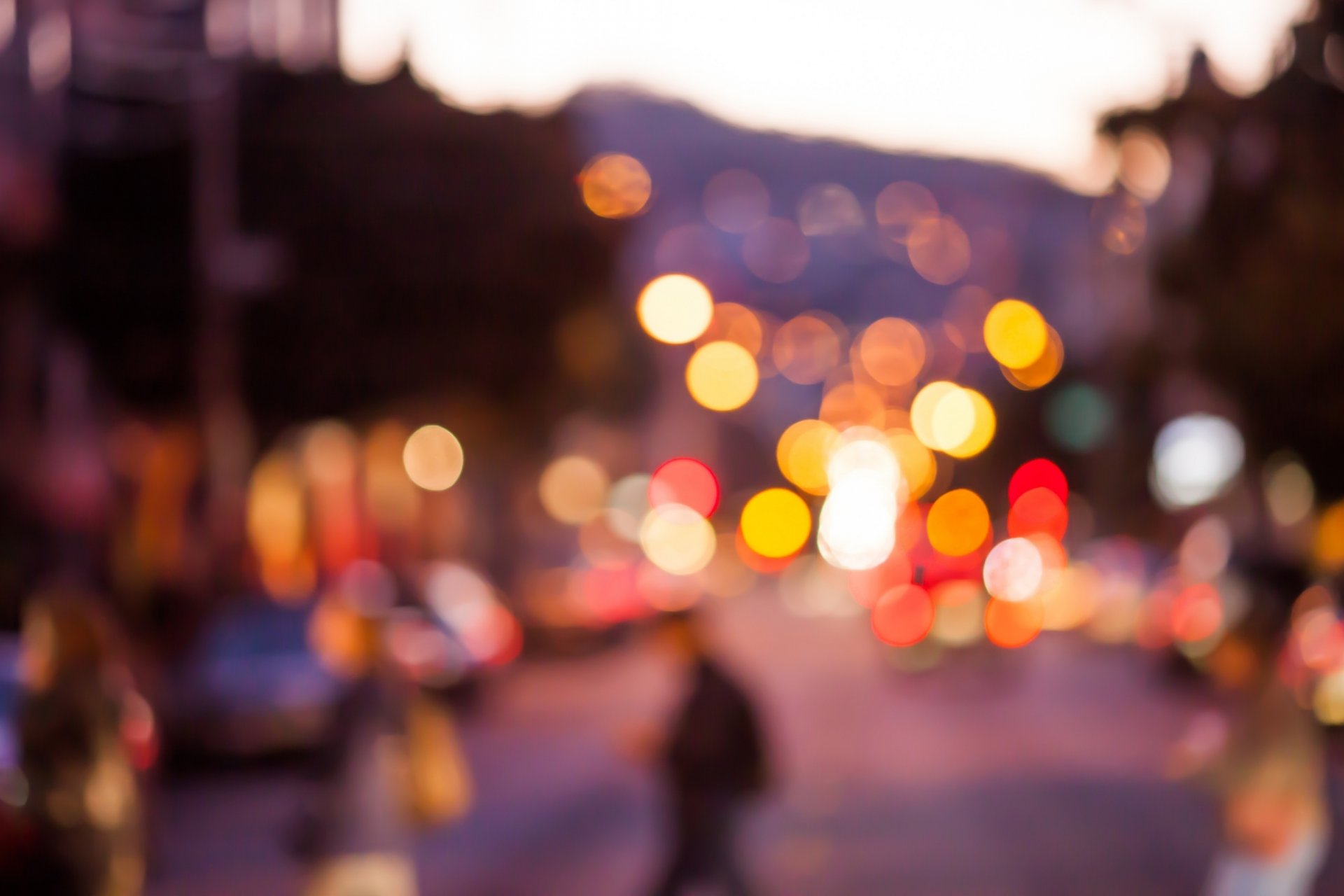 bokeh lichter mehrfarbig stadt straße menschen autos