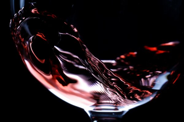 Nahaufnahme von Wein in einem Glas