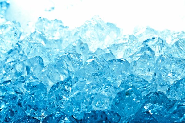 Cubetti di ghiaccio macro blu