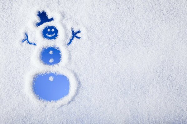 Blauer Schneemann auf weißem Hintergrund