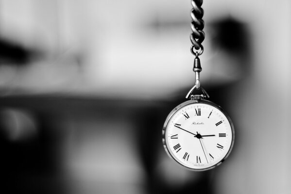 Reloj de bolsillo con cefirblato blanco y negro