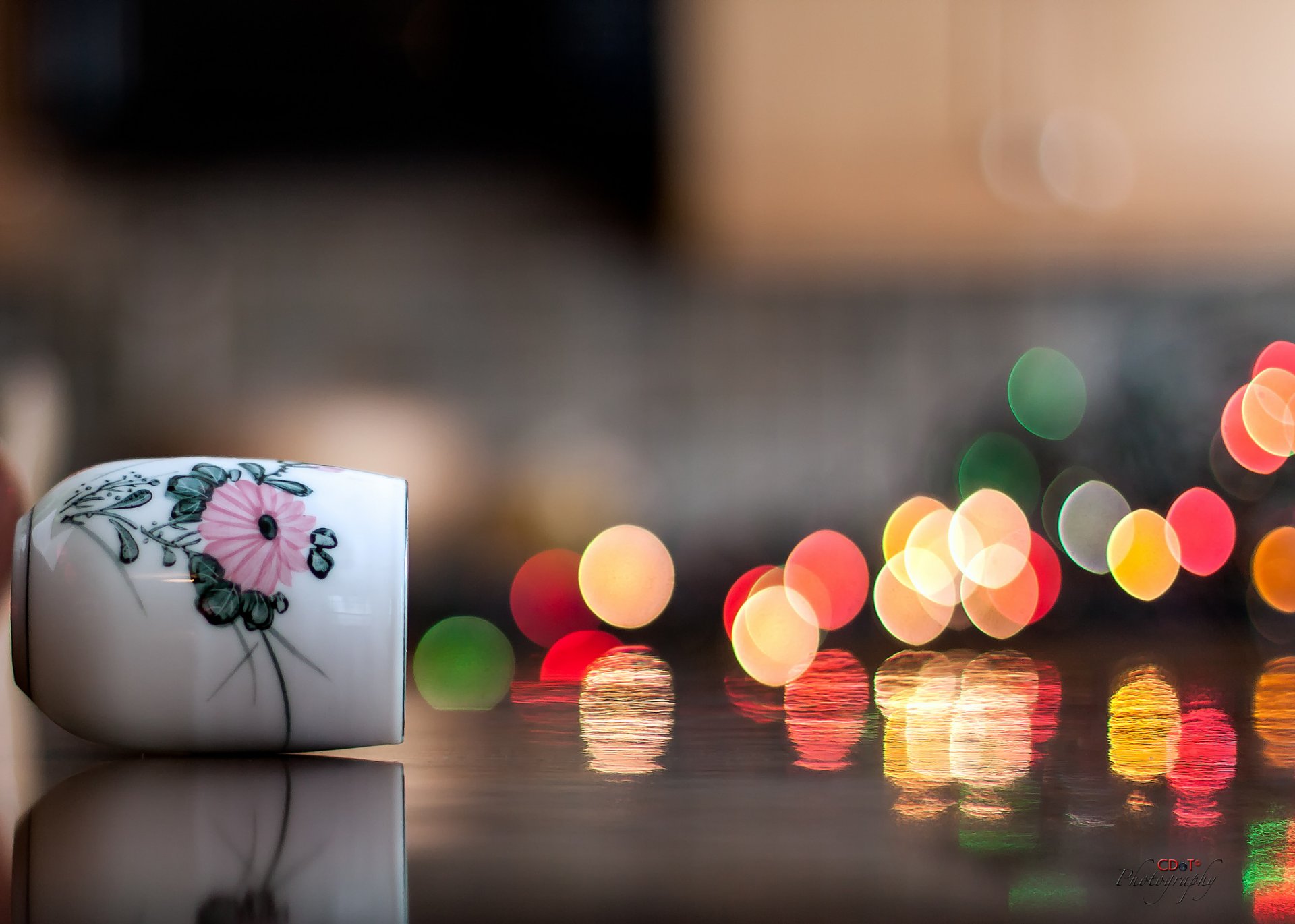 macro tazza vaso lateralmente bokeh luce riflessione