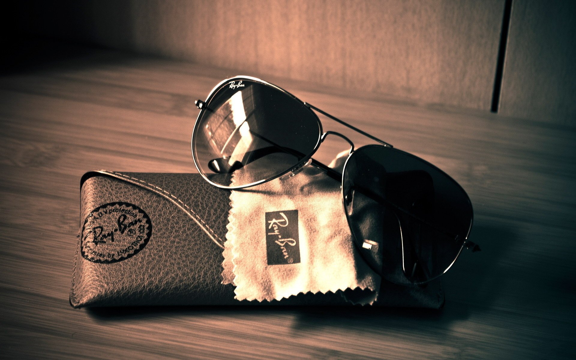 close up sunglasses case