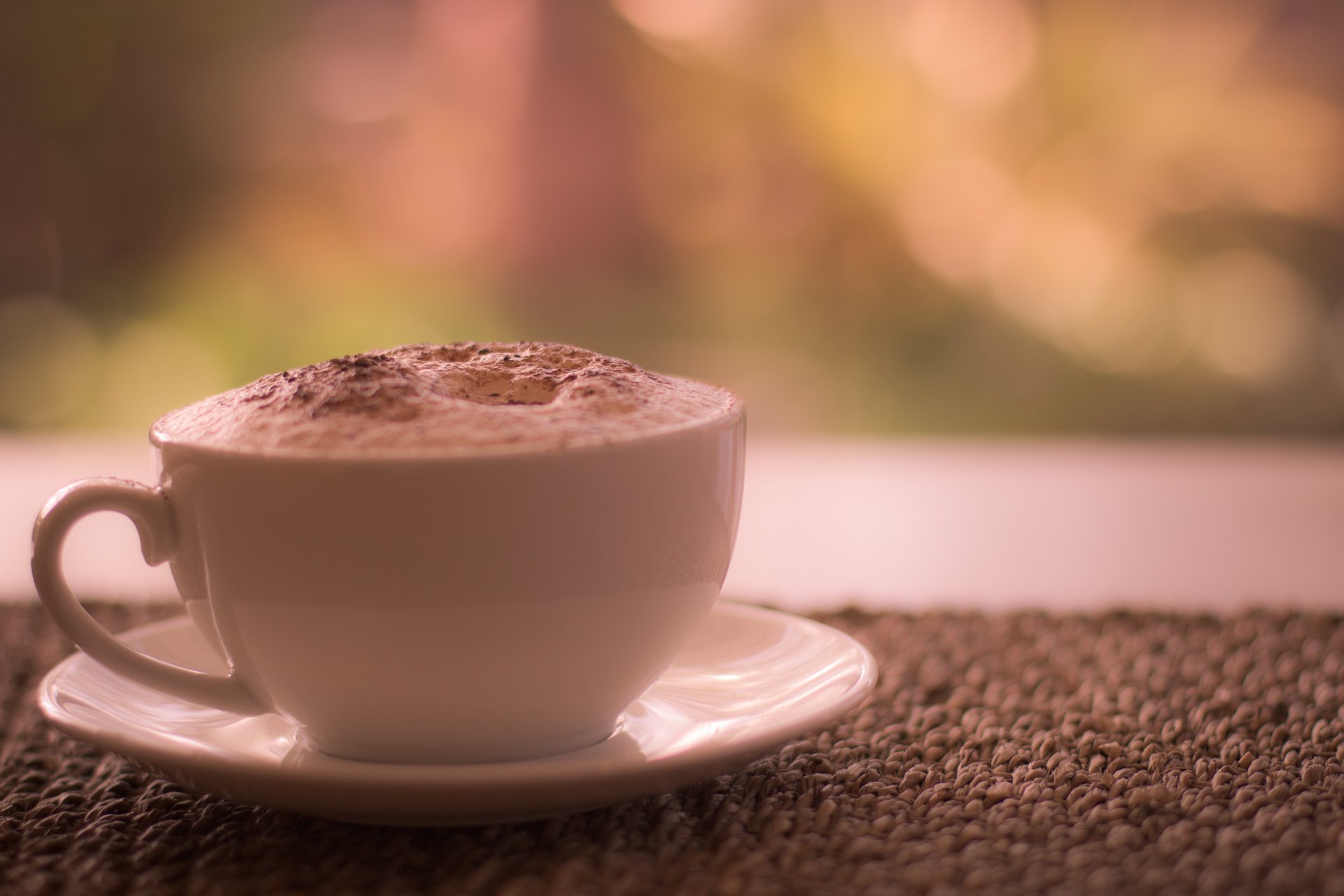 café du matin matin café latte mousse cannelle tasse soucoupe