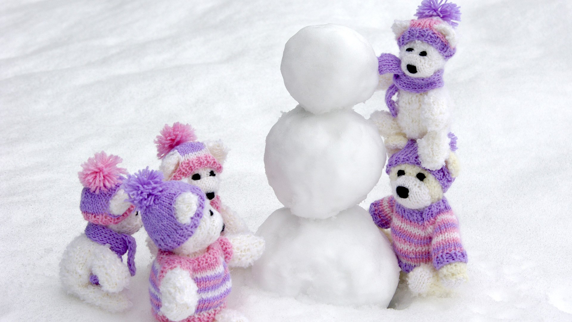 toys souvenirs bears cubs white hats scarves snowballs unfinished snowman snow winter