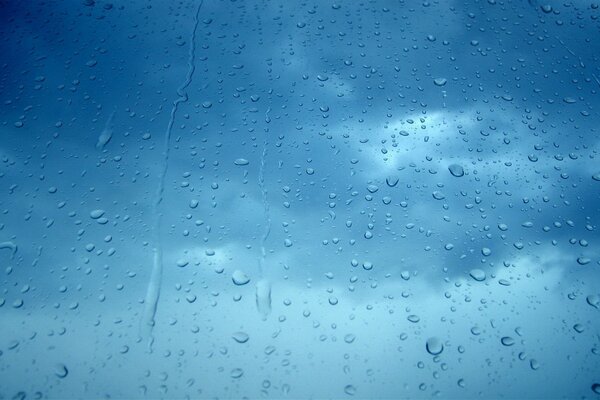 Small raindrops from the water under the macro