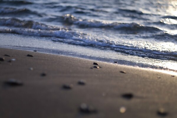 Steinige Küste am Meer