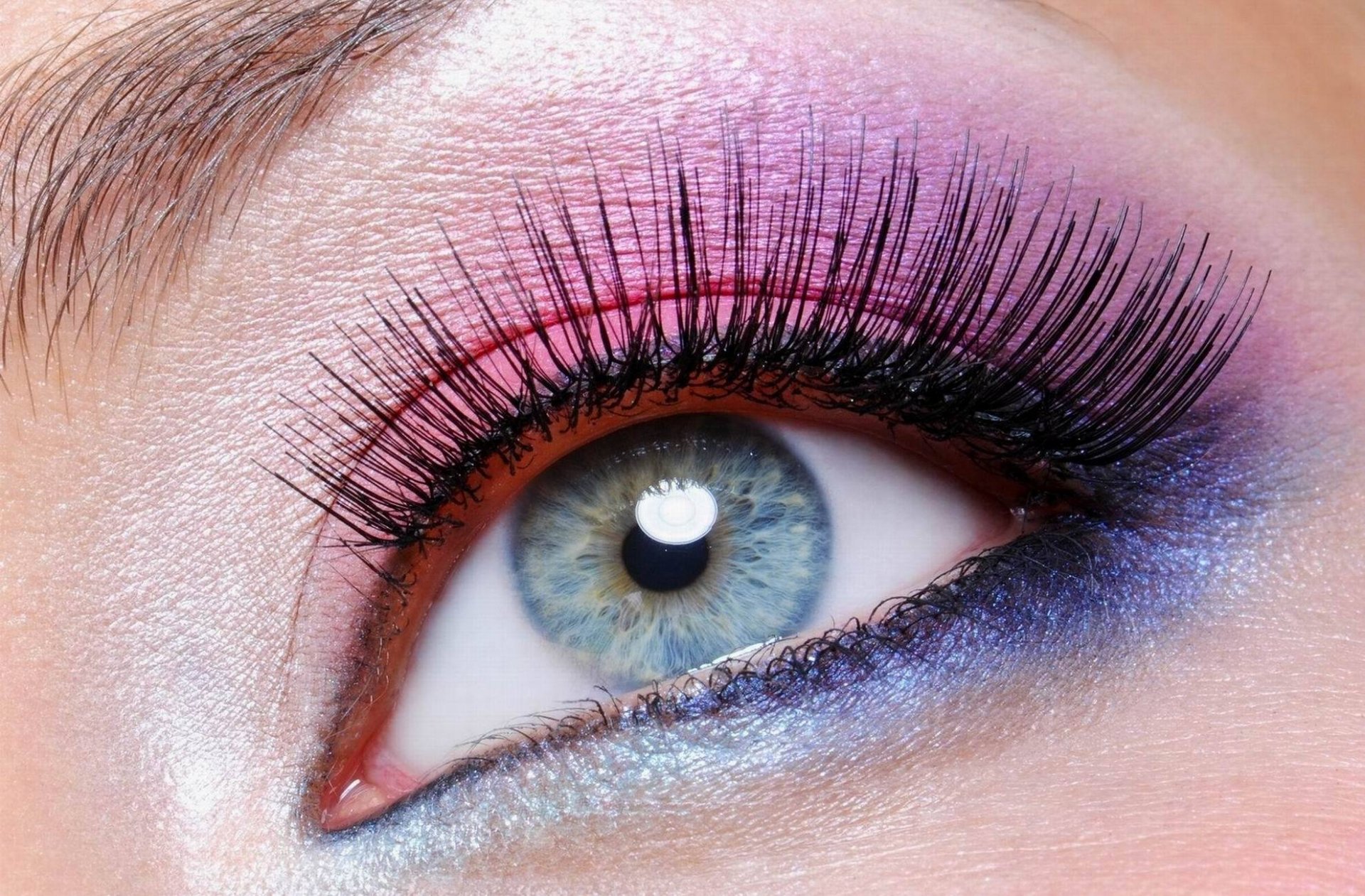 gesicht blaues auge augenbraue rosa blau lila make-up augenlider