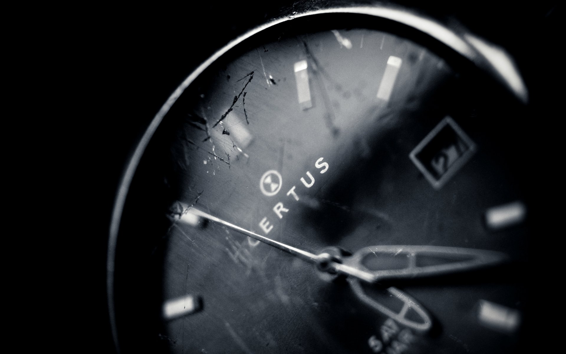 clock time hands glass cracks photo macro black white background wallpaper