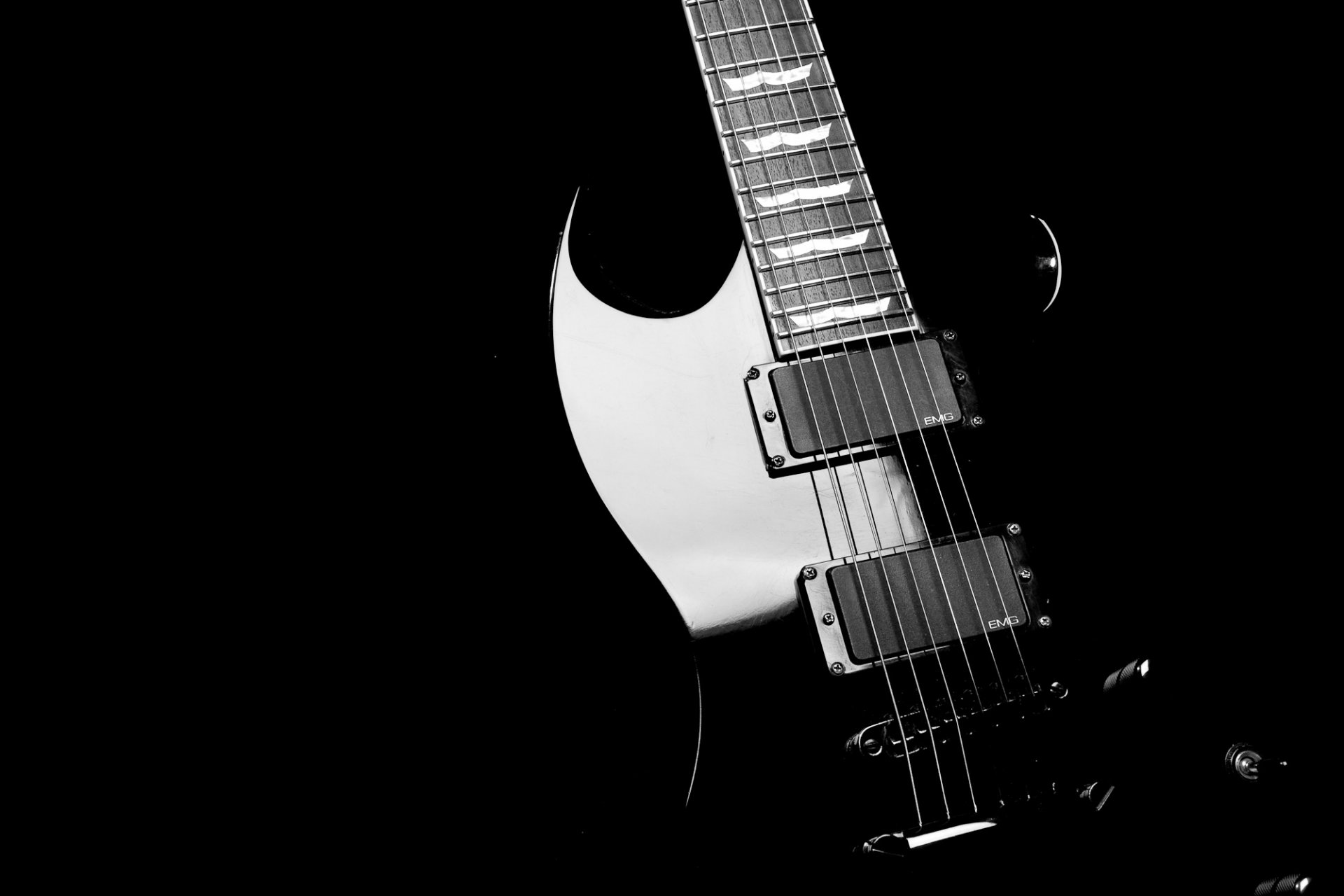 guitarra negro reflejos