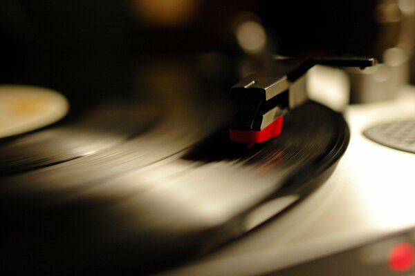 The sound of a vinyl record head