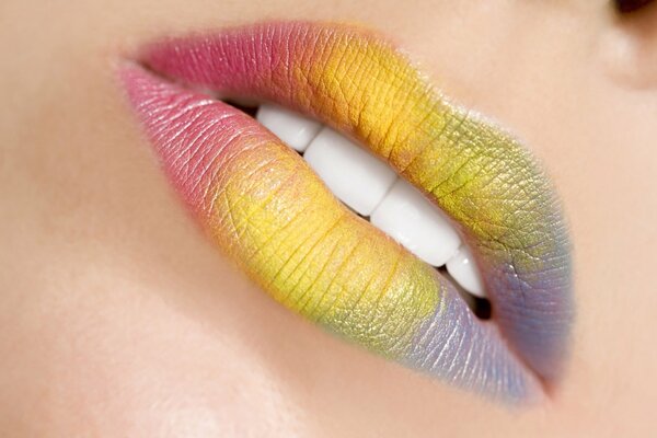 Разноцветные яркие радужные губы