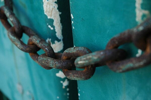 A chain with seven locks