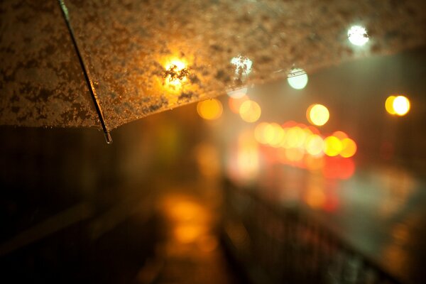 Au bord de la pluie, il suffit de partir en vous oubliant