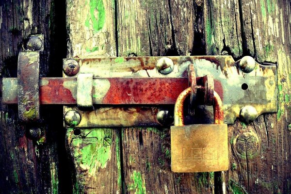 Cadenas sur l ancienne porte