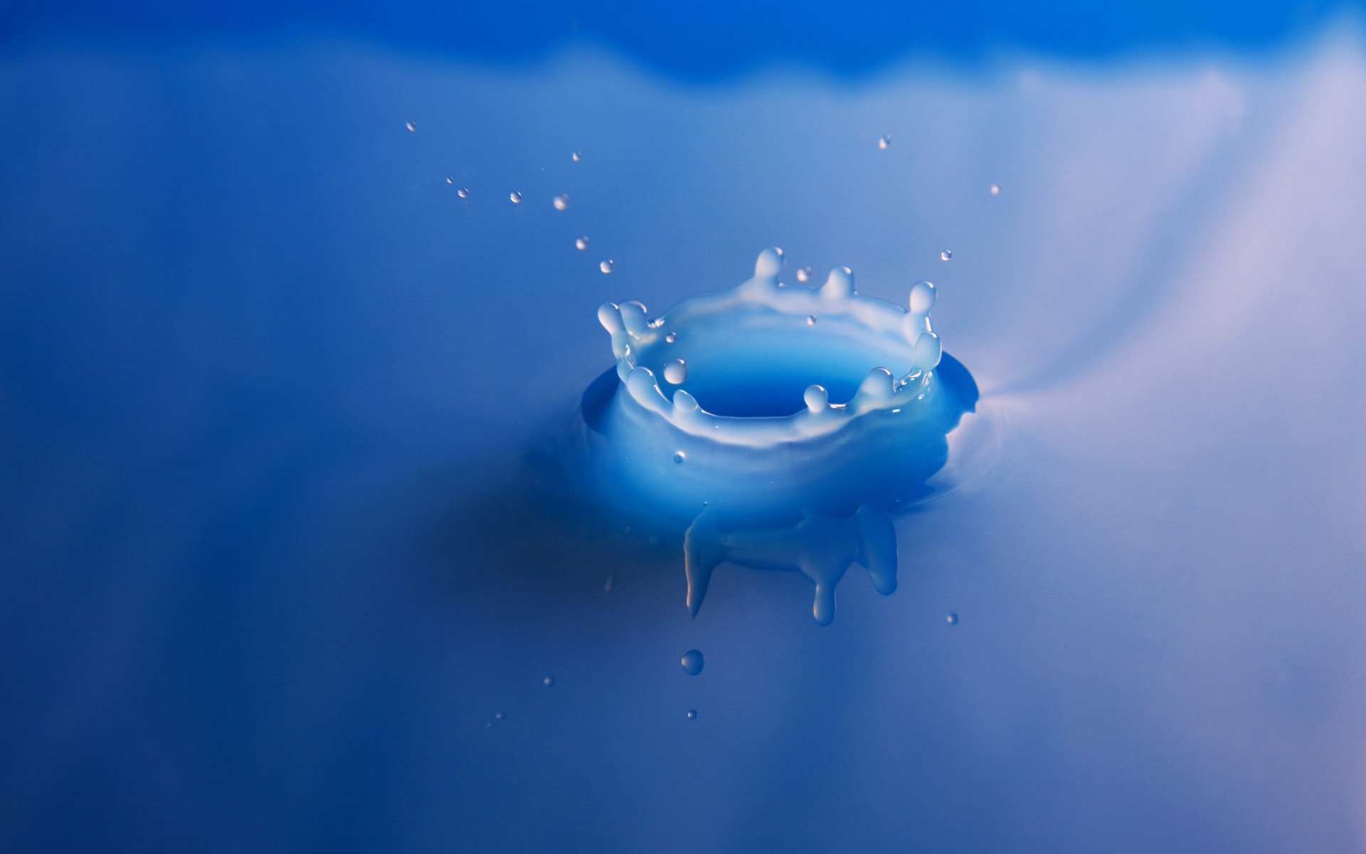 blue spray water milk