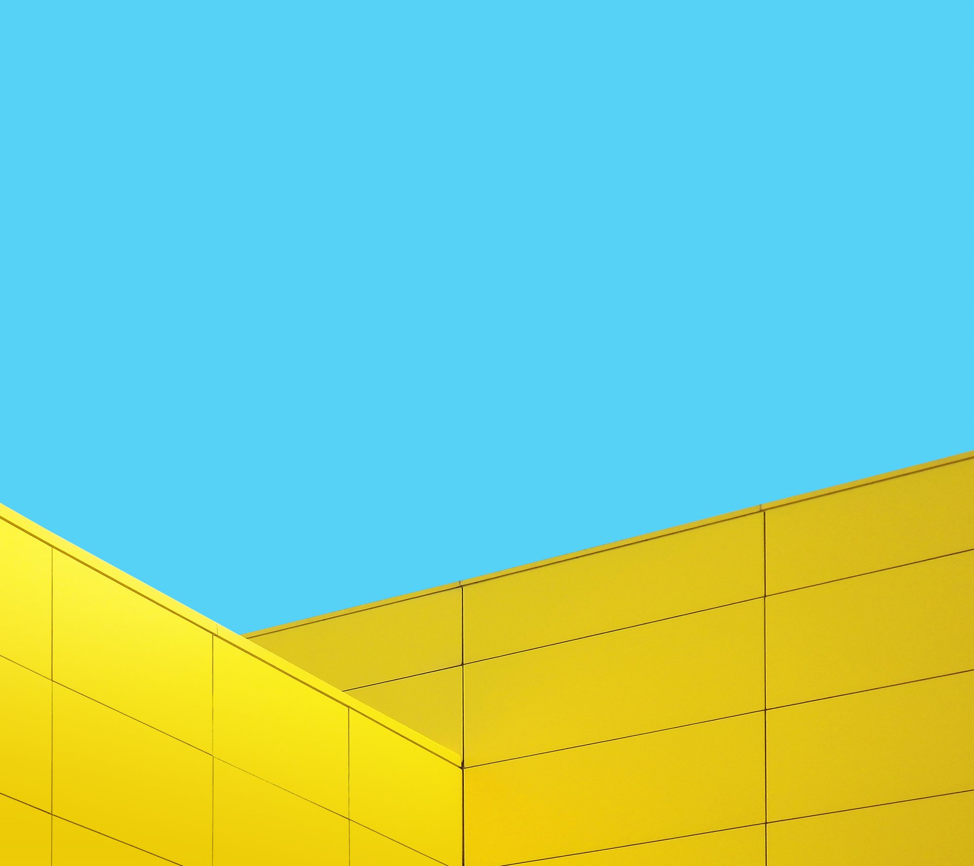 Голубой фон и жёлтая абстракция - обои на рабочий стол