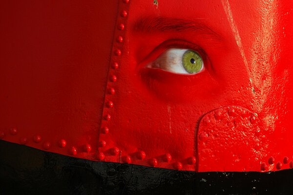 Oeil regardant sur la couleur rouge