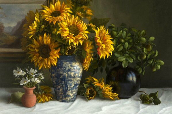 Sunflowers in a vase standing on the table