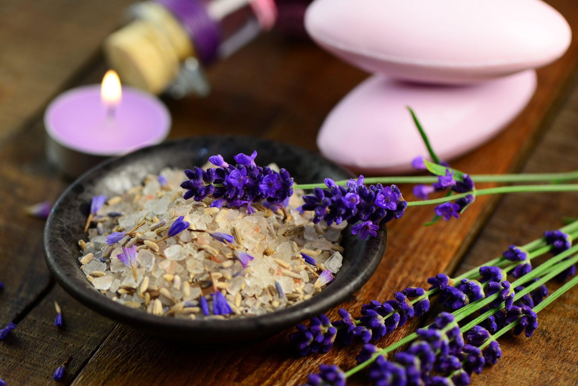 spa stillleben handel entspannen salz kerzen blumen lavendel