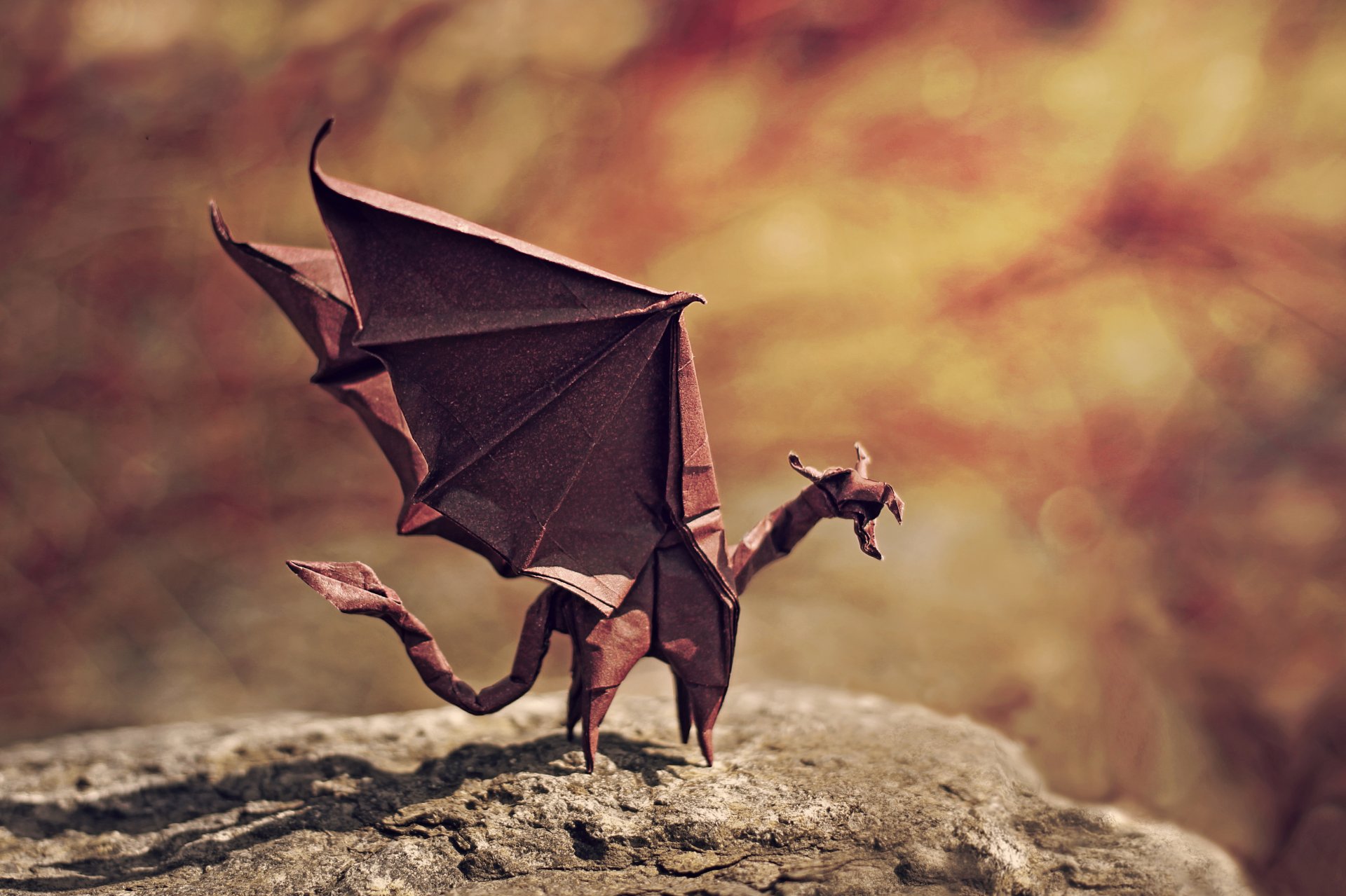 origami drago fiamma drago ali arrabbiato roccia bokeh ombra