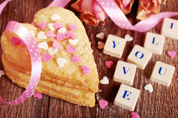 Declaración de amor con galletas en forma de corazón