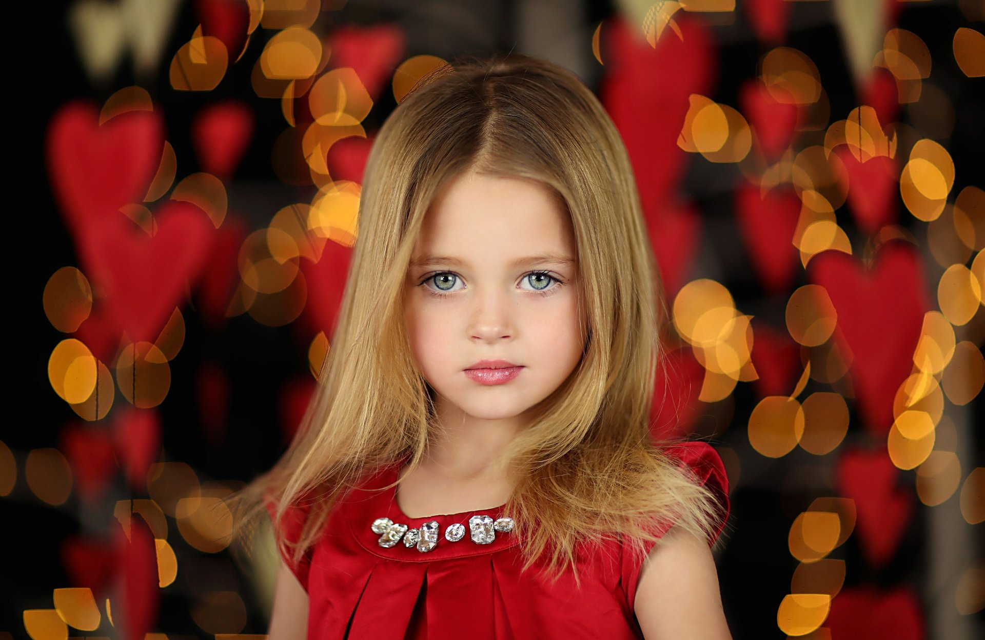 fille portrait coiffure décoration robe fond bokeh coeurs