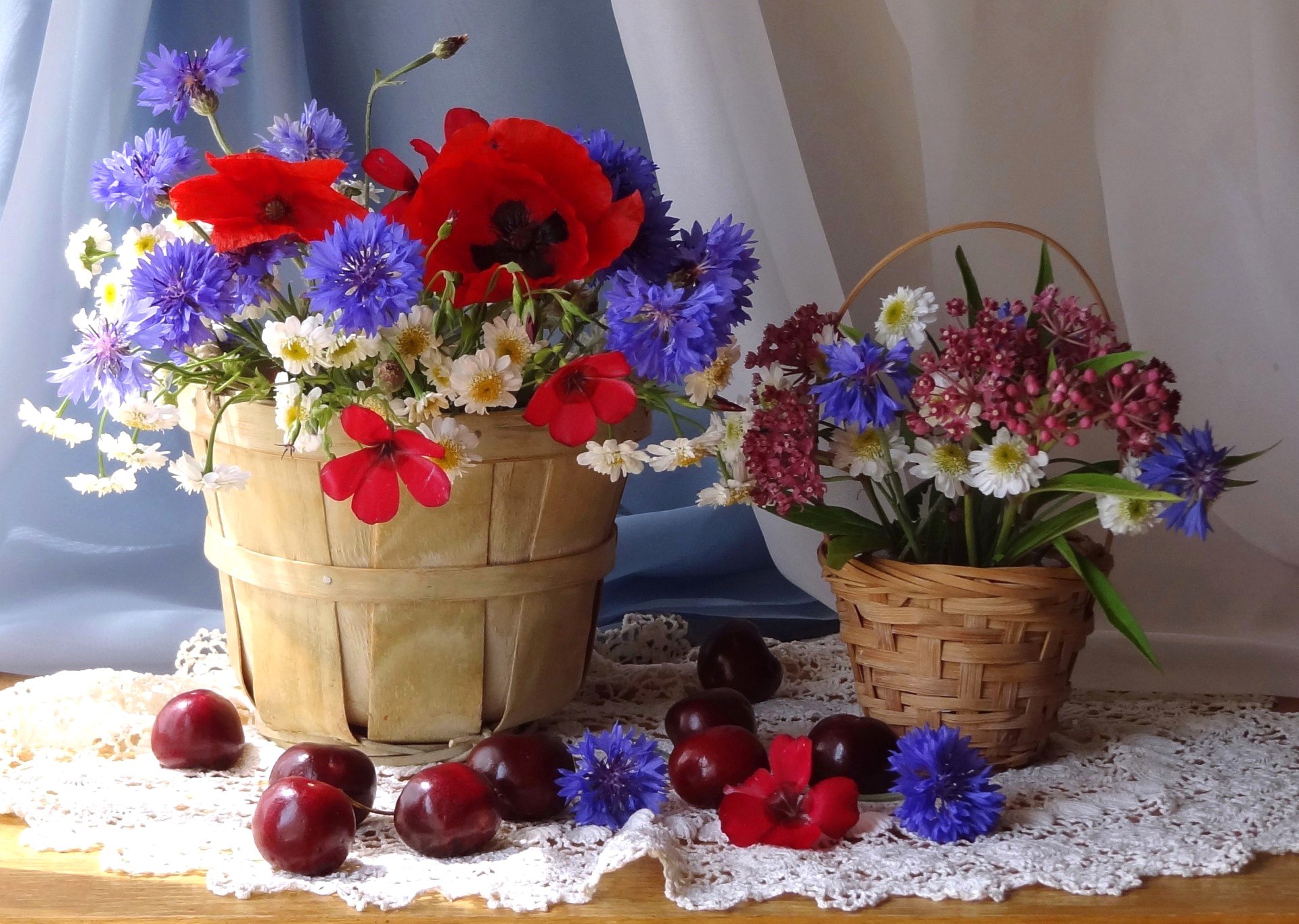 natura morta cesto fiori mazzo bacche