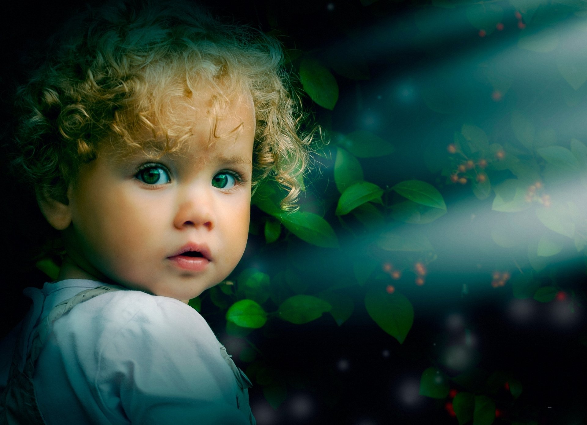regard blond feuilles