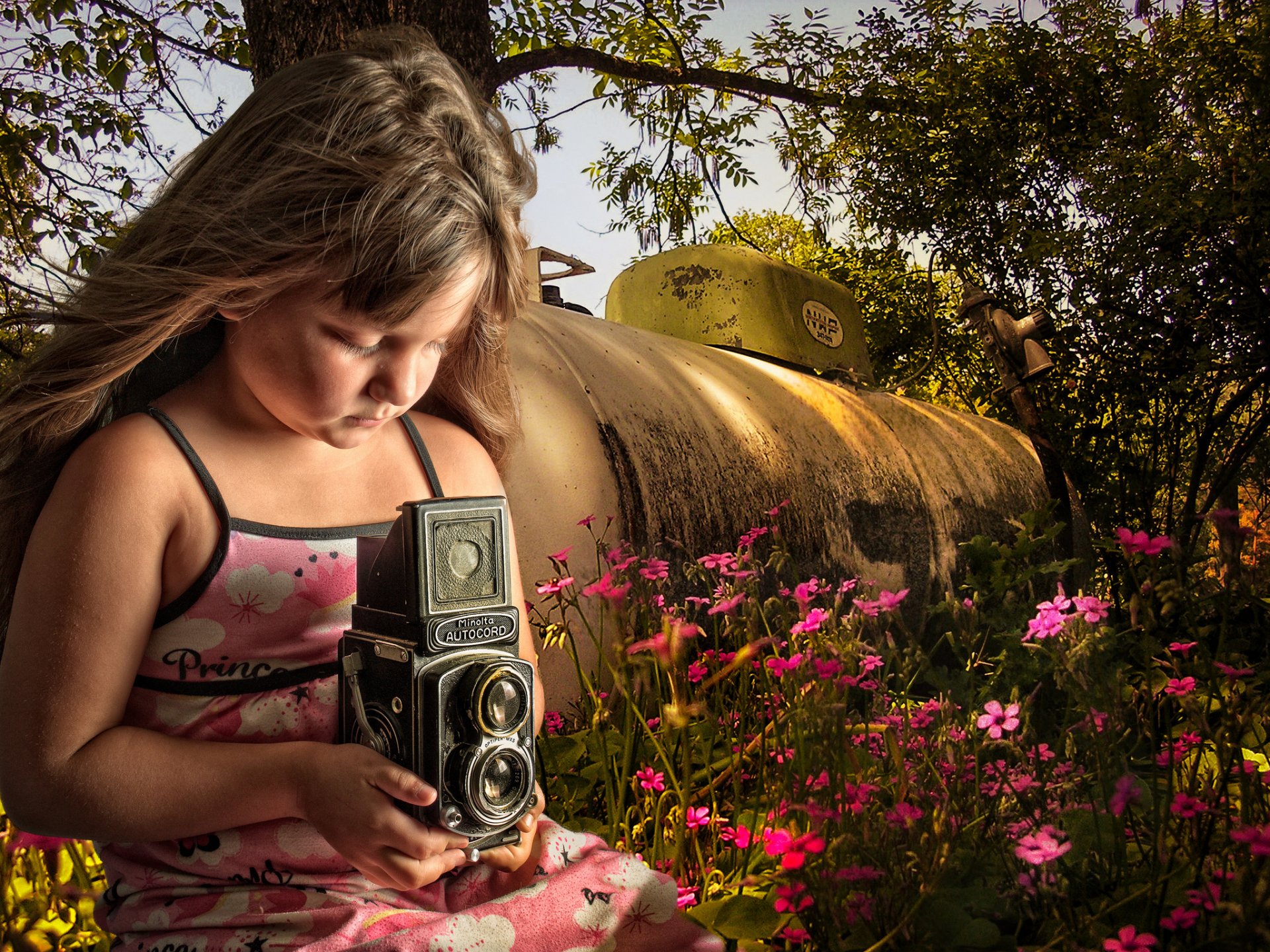 girl a camera flower tank minolta