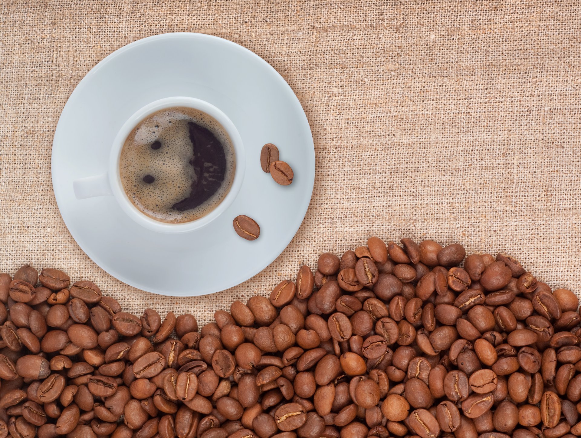 café espuma cara sonriente bebida taza platillo