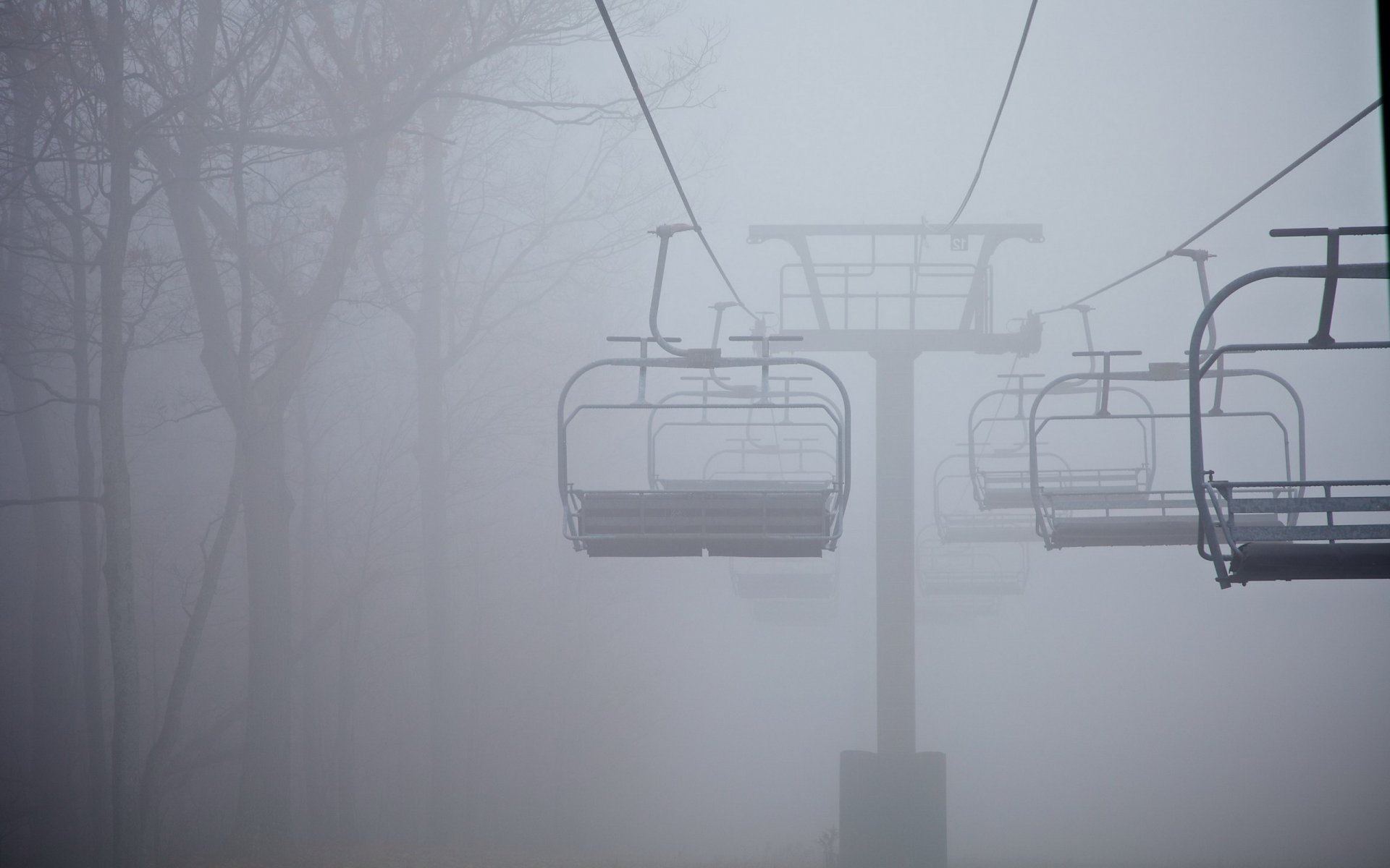 téléphérique brouillard paysage