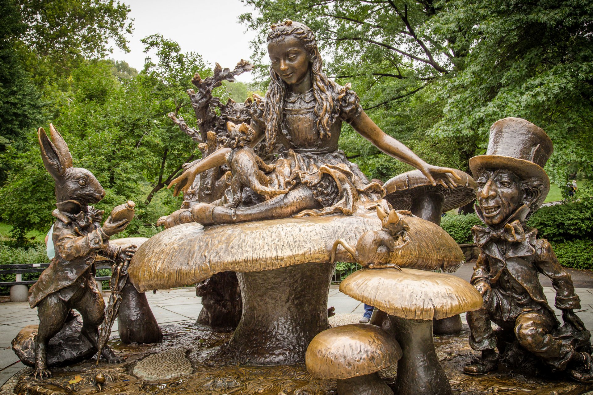 alice au pays des merveilles central park manhattan new york sculpture