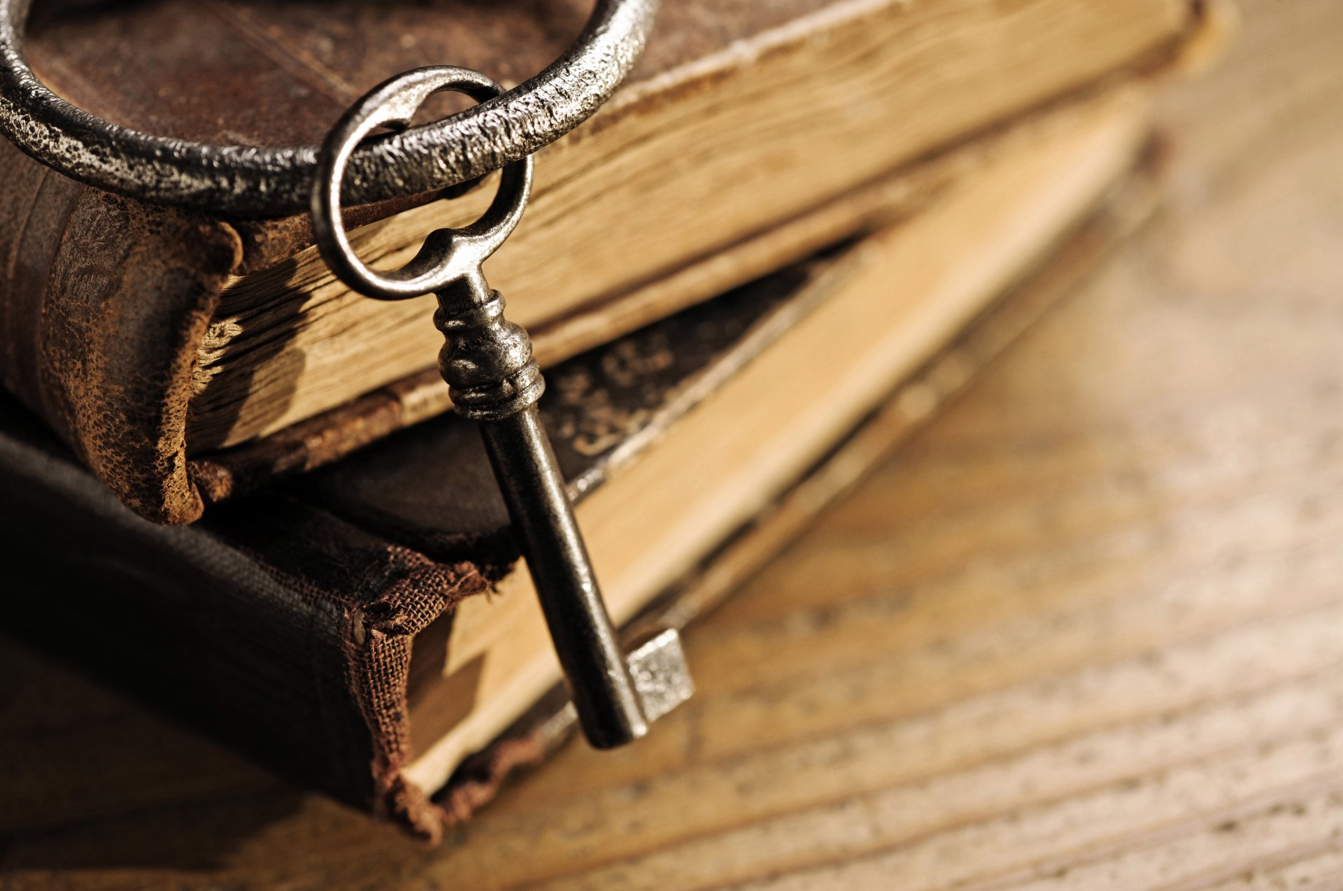 books knowledge books table vintage chic folios key ring blur bokeh macro wallpaper