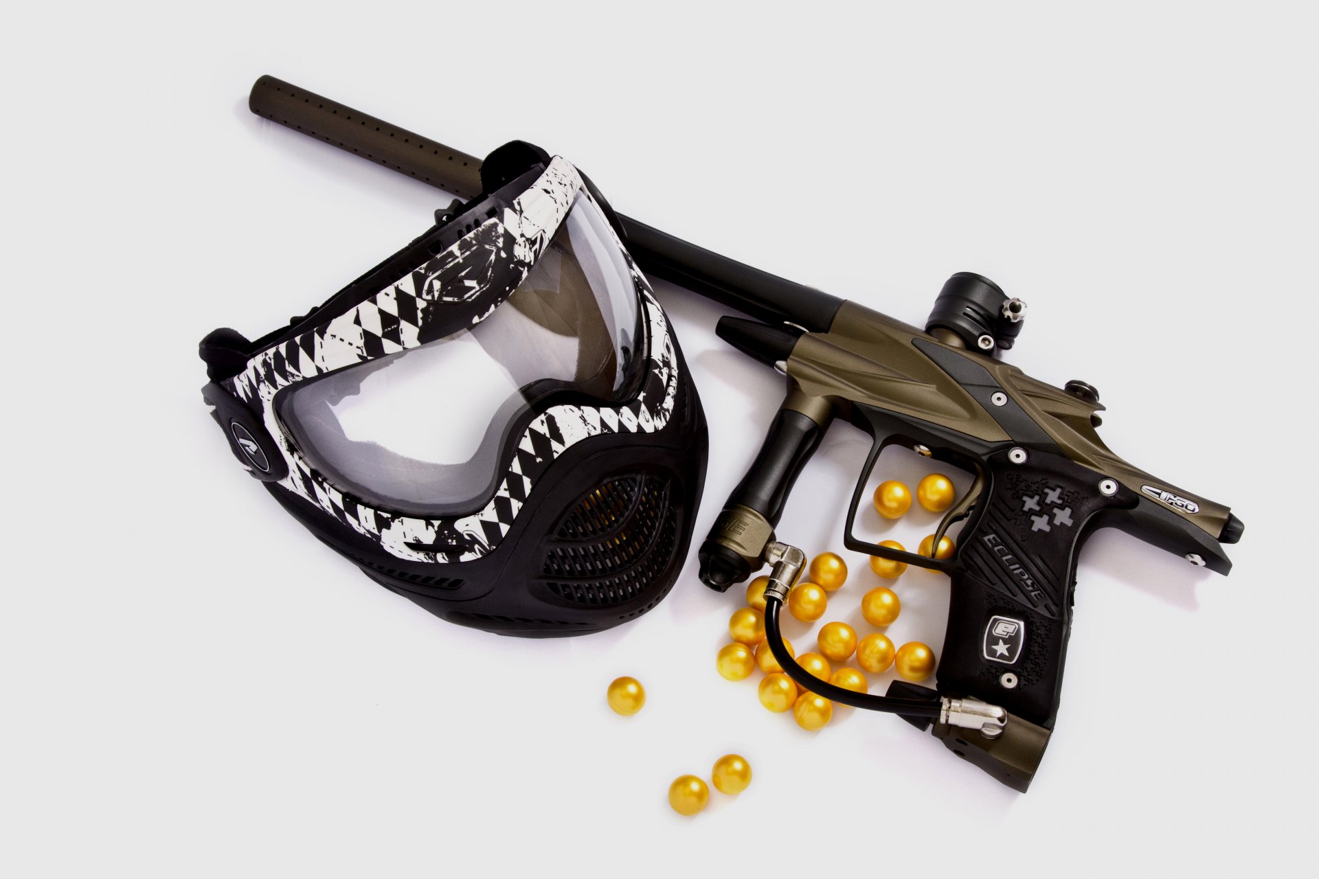 amunicja kamuflaż sprzęt paintball taktyczny marker marker do paintballa kulki farba precyzja strzelanie projekt kask stylowy ochronny dobry pomysł szare tło tapeta