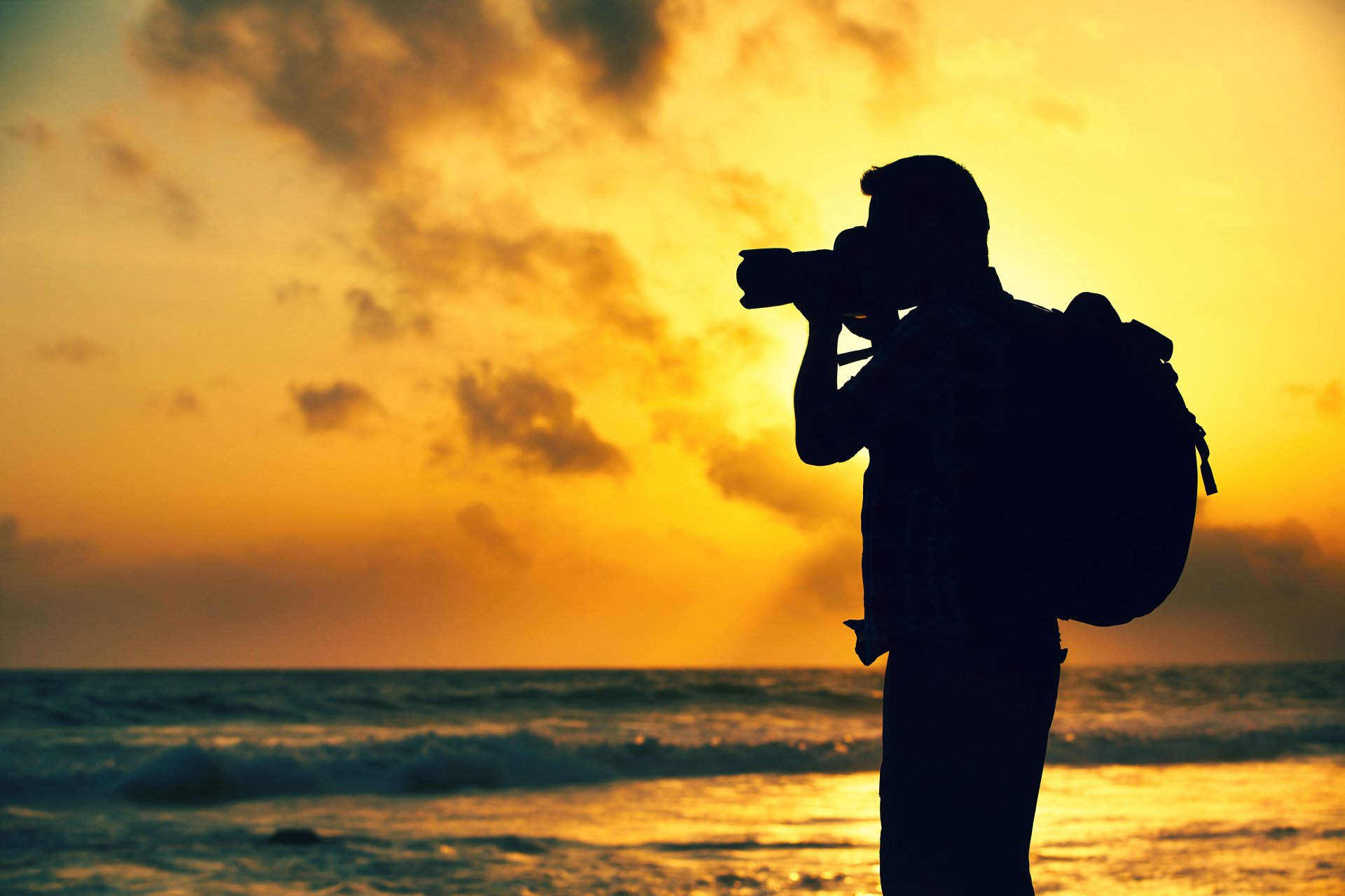 man traveler silhouette photographer camera camera shoots nature evening sunset sea beautiful background beautiful background travel my planet bokeh wallpaper