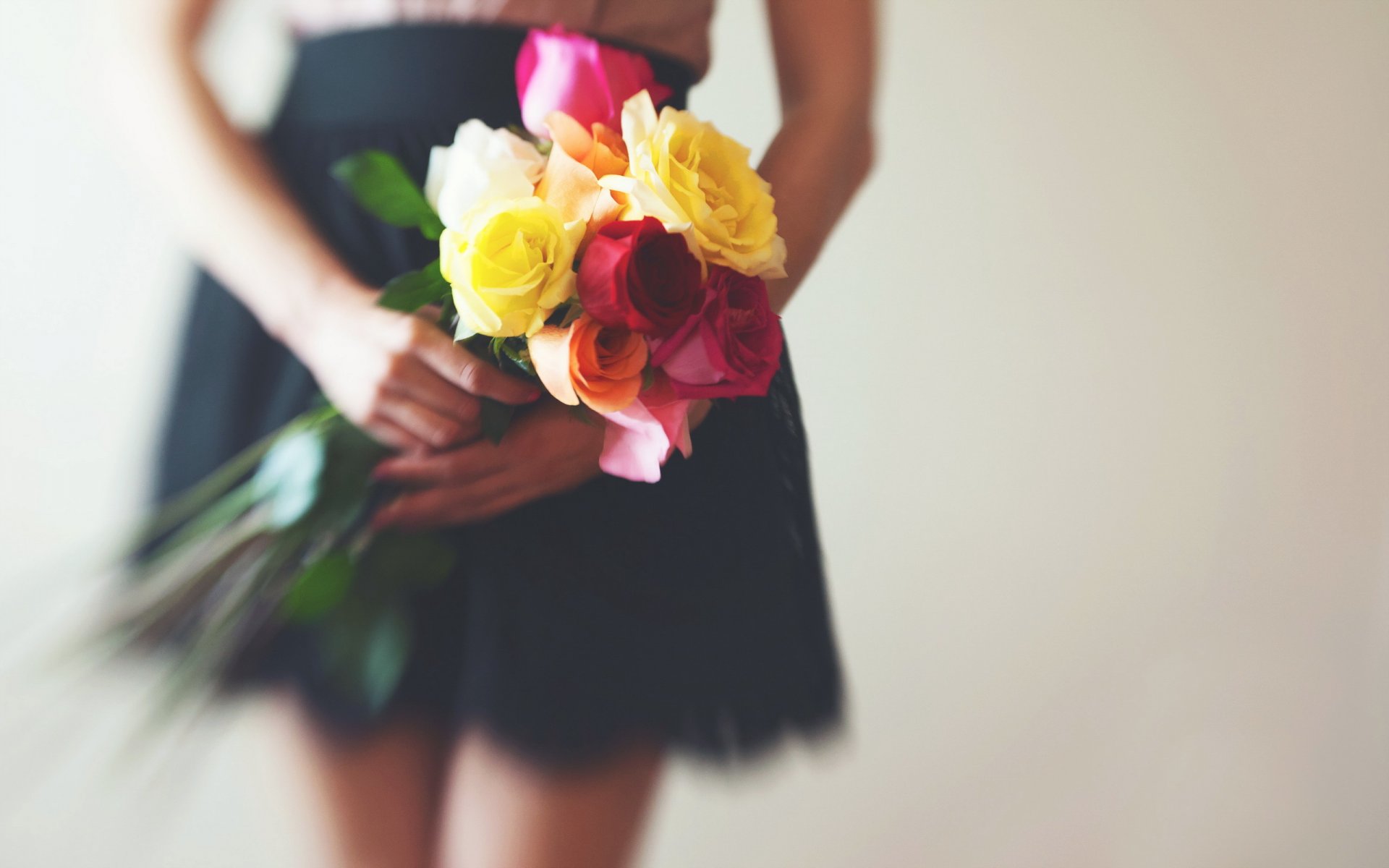 ragazza fiori sfondo