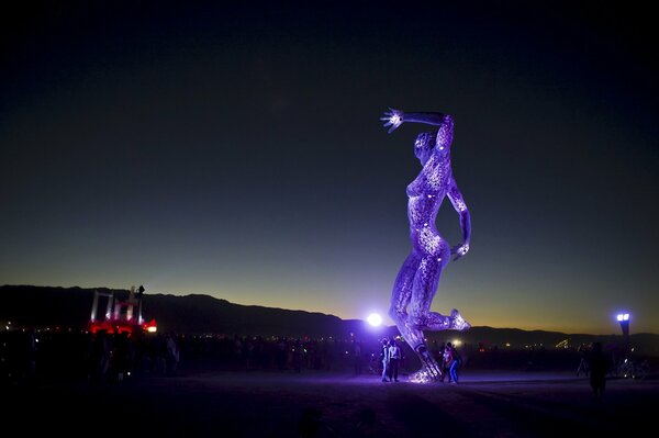 Kunst ist eine Kunst in Nevada USA . die Figur eines brennenden Mannes