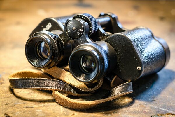 Vintage schönes schwarzes Fernglas