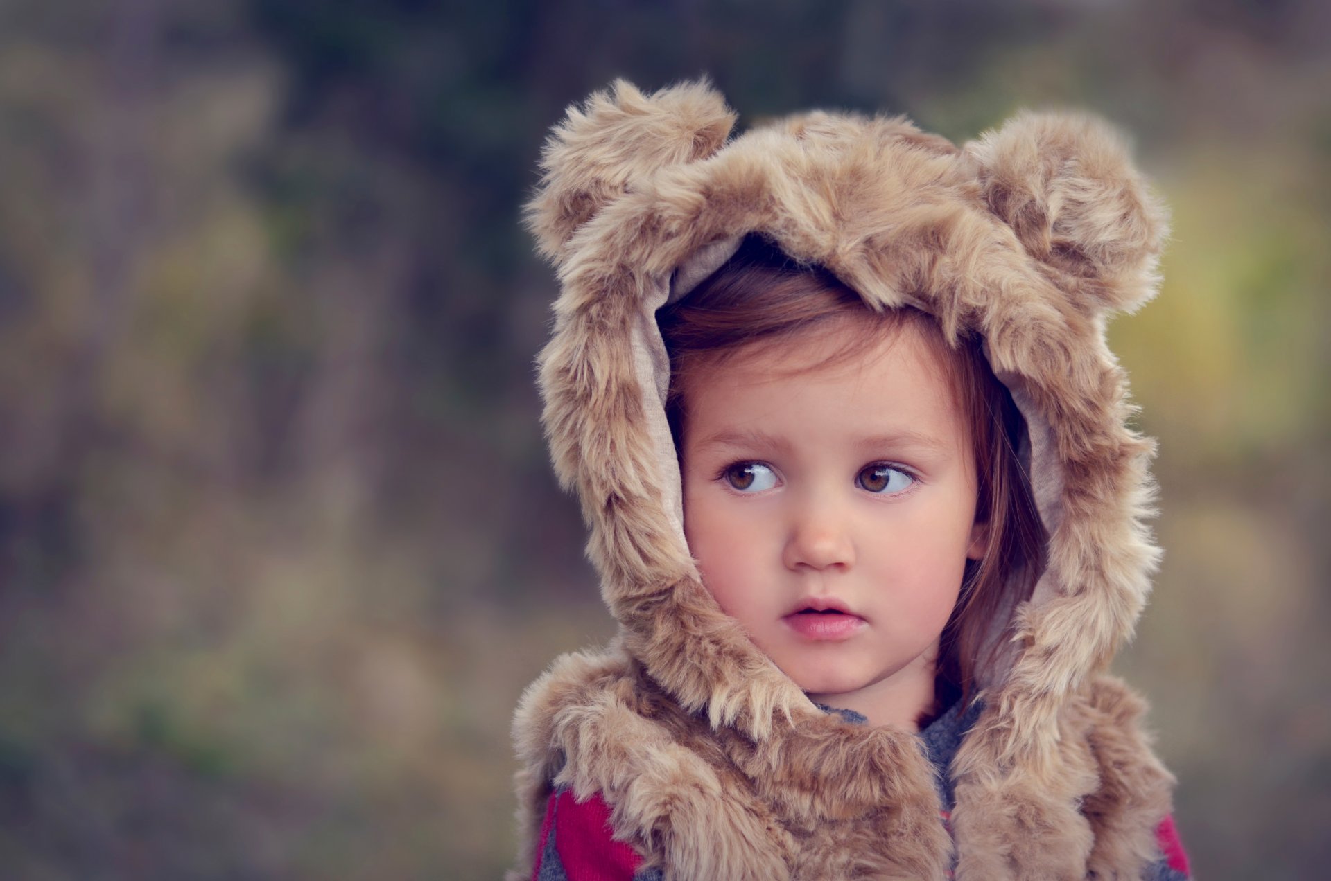 oso de peluche niña ojos marrones traje