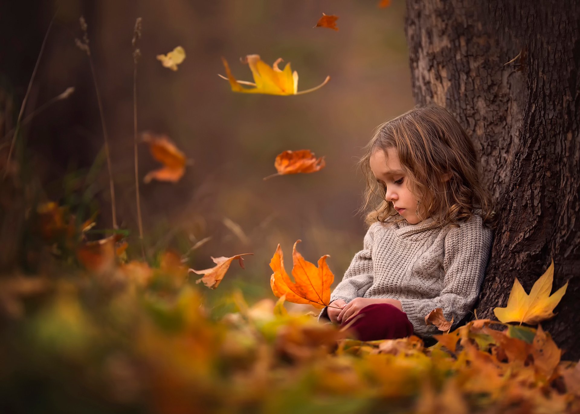 fille automne feuilles bokeh